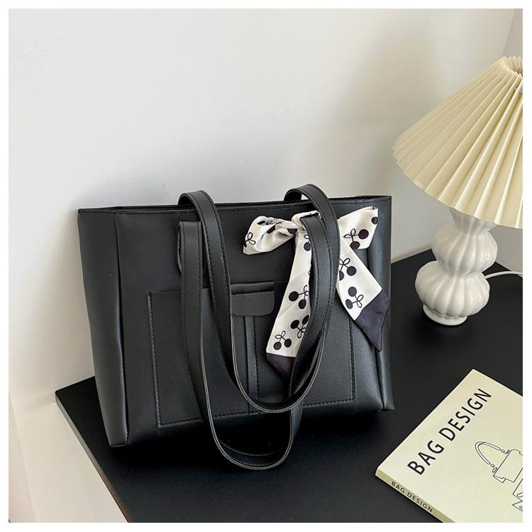 

Large-capacity bag women s 2024 autumn new casual Korean version shoulder bag silk scarf bow portable tote bag чорний