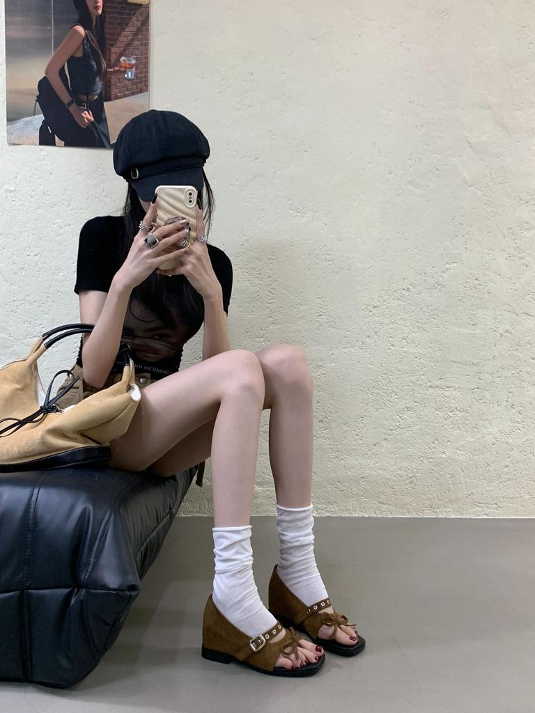 Neue Retro-Sandalen für Damen, Herbst 2025: Gürtelschnalle, 5,5 cm Zehenhöhenverstärkung, römische Sandalen, ideal für Pendler.