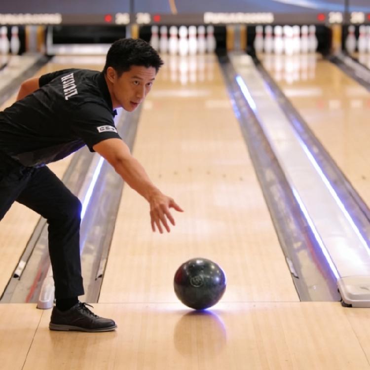 Effective Bowling Ball Cleaner Sprays Solution Come With Soft Towel Set Ensures Spotless Performances After Dark Using