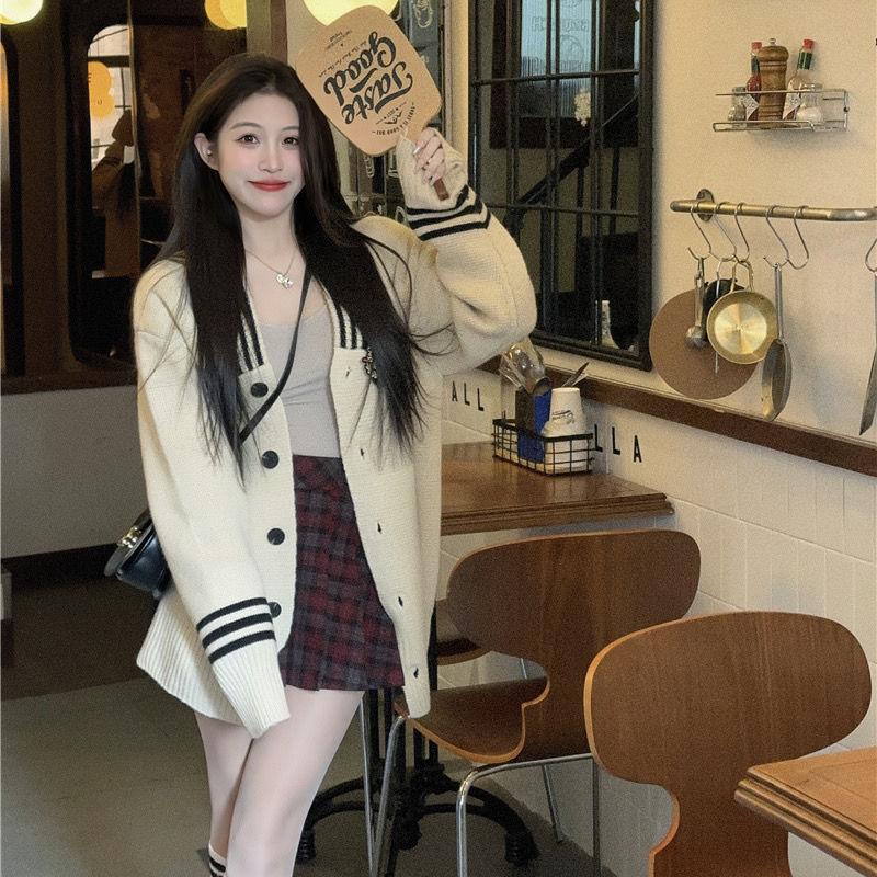 

Женский вязаный свитер в стиле ретро, ​​весна 2023, корейский уникальный высококачественный ленивый мягкий клейкий свитер, кардиган, женское пальто One Size бежевый