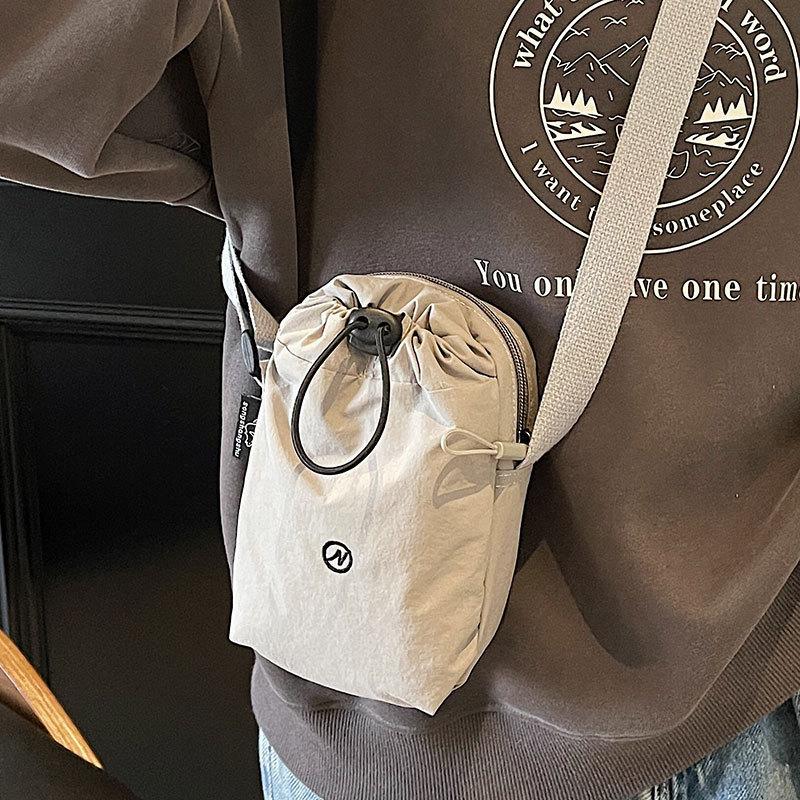 2025 new super fire fashion simple sports wind light walking bag casual versatile work travel messenger women's bag