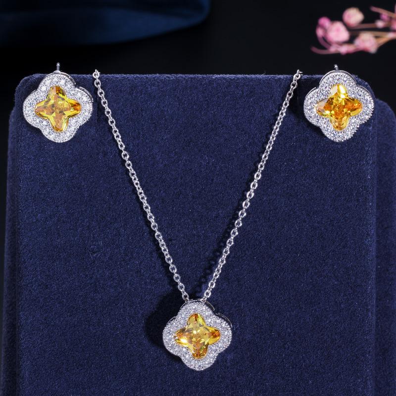 Micro-Set Zircon Pendant, Four-Leaf Clover Necklace, Lucky Grass Necklace, Stud Earrings.