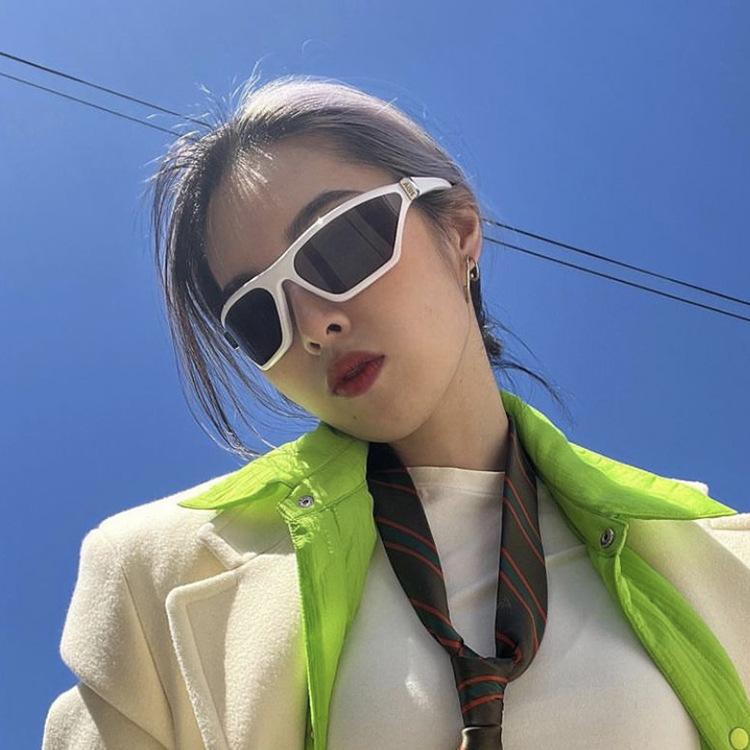 New fashionable cat eye sunglasses ins Internet celebrity concave shape Y1K sports street shot concave shape