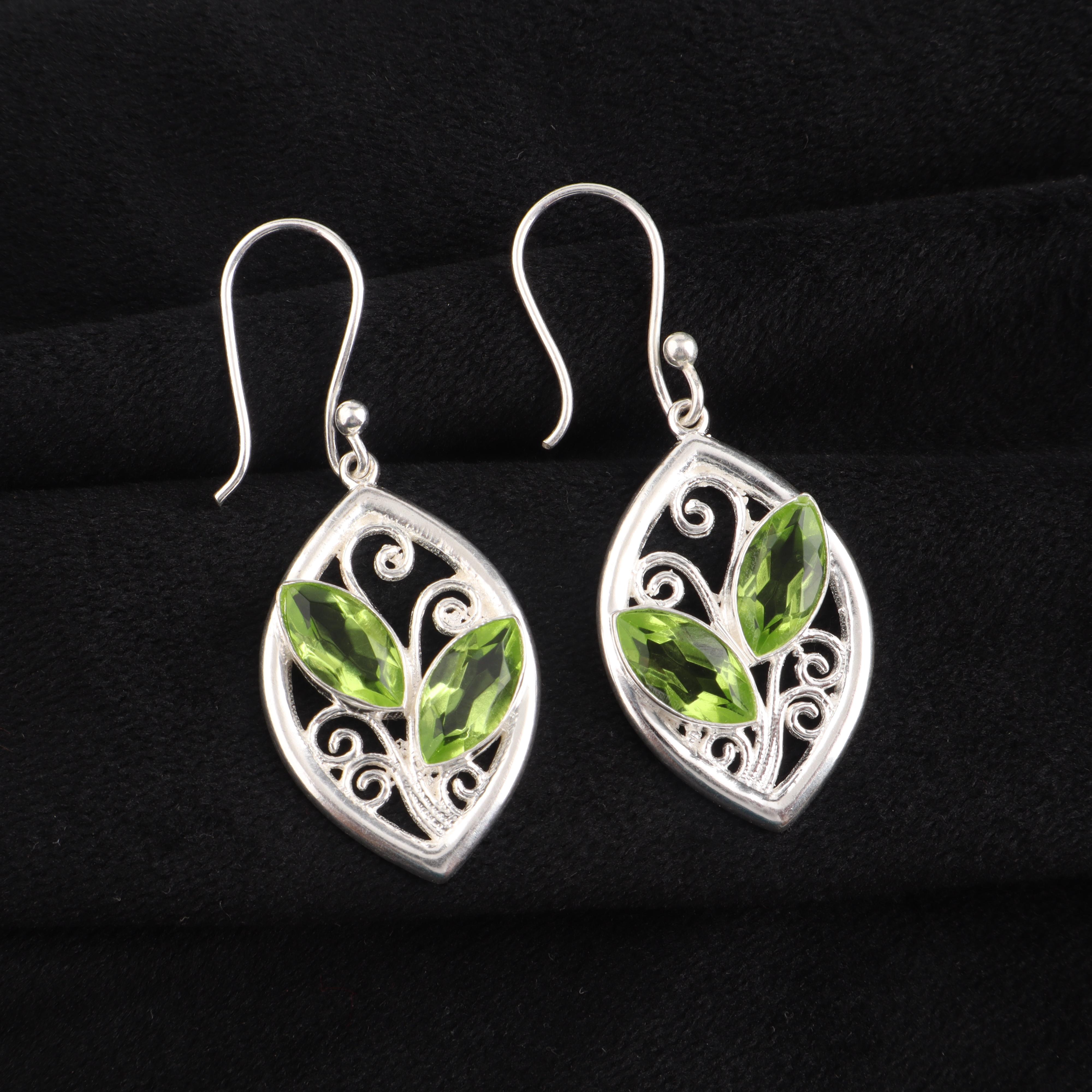 

Green Peridot Gemstone 925 Sterling Silver Dangle Earring, Handmade Women Earring For Wedding/Engagement CE-24-3