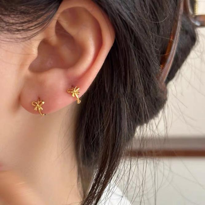 Exquisite Bowknot Mini Ear Buckle Cute Niche Design High-end Earrings Versatile Light Luxury Earrings
