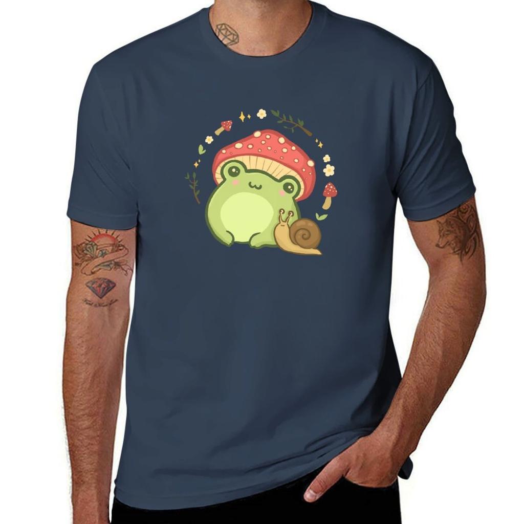 Super Cute Kawaii Frog with Toadstool Mushroom Hat Snail - Cottagecore Aesthetic Forggy Mushrooms - Amanita Muscaria Lov T-Shirt