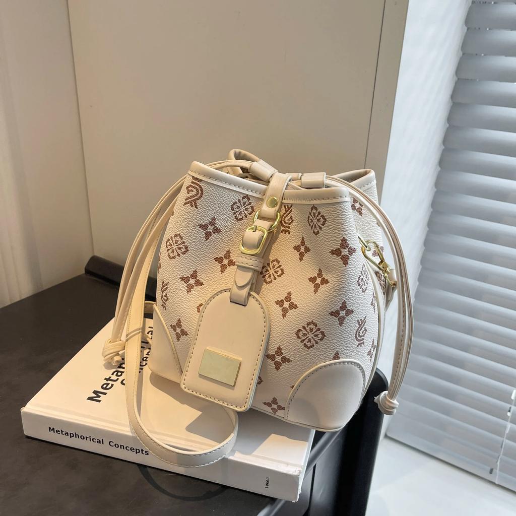 Retro Geometric Floral Shoulder Bag  Ladies Crossbody  PVC Metal Decoration  Bucket Bag for Teenage Girls  New Fashion Strap