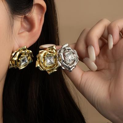 Boucles d'oreilles Puces Rose Diamant Niche Individuel Vent Froid Boucles d'oreilles Polyvalentes Lumière Luxe Boucles d'oreilles Haut Tempérament Femmes