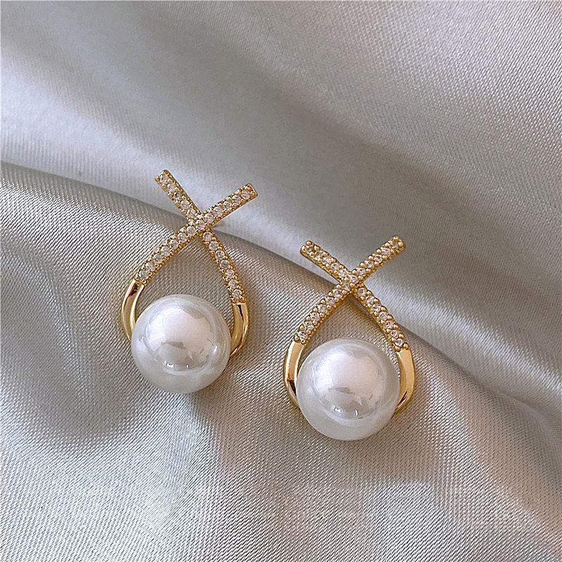 Boucles d'oreilles à tige en perles de fleur de vent parfumées à petite aiguille argentée, boucles d'oreilles légères et luxueuses, style célébrité, style rétro élégant et tendance