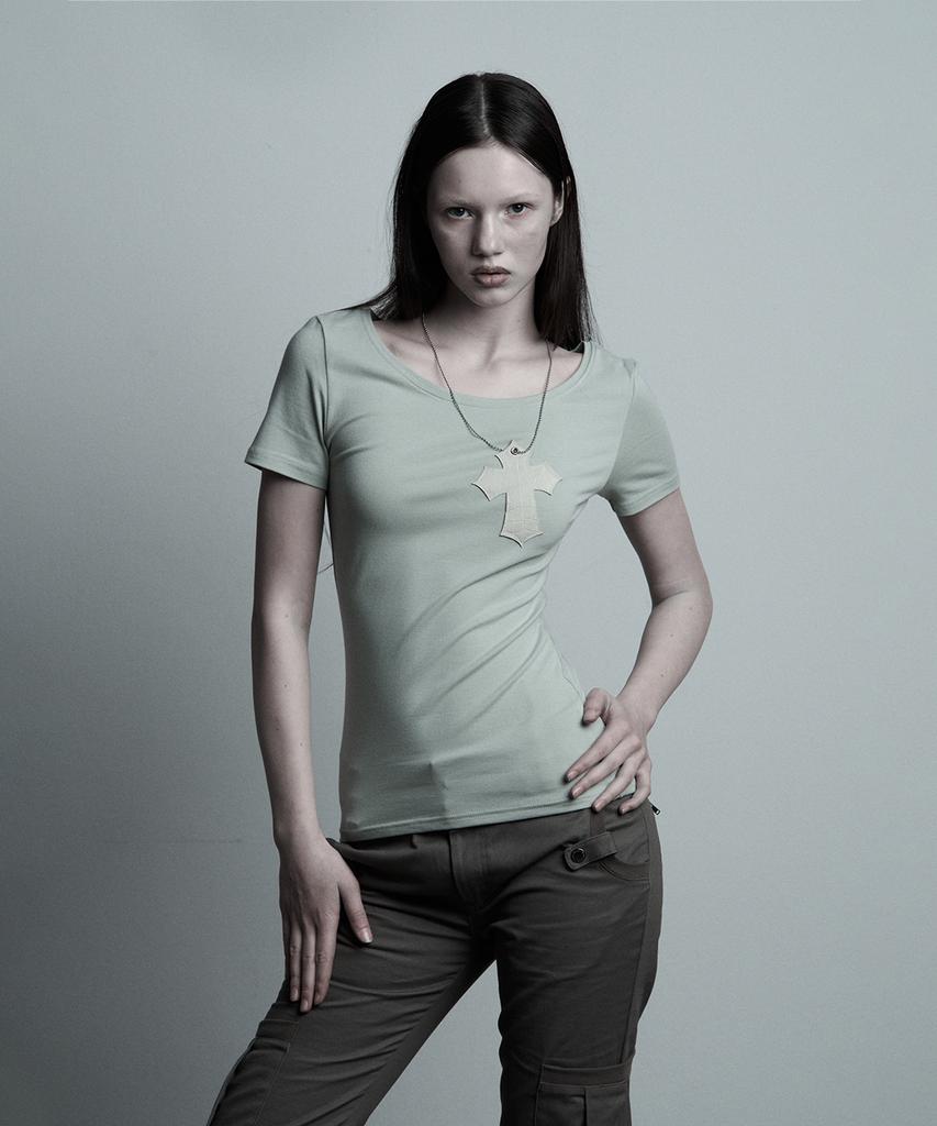 ILLIO Green Croc Cross Necklace T-Shirt