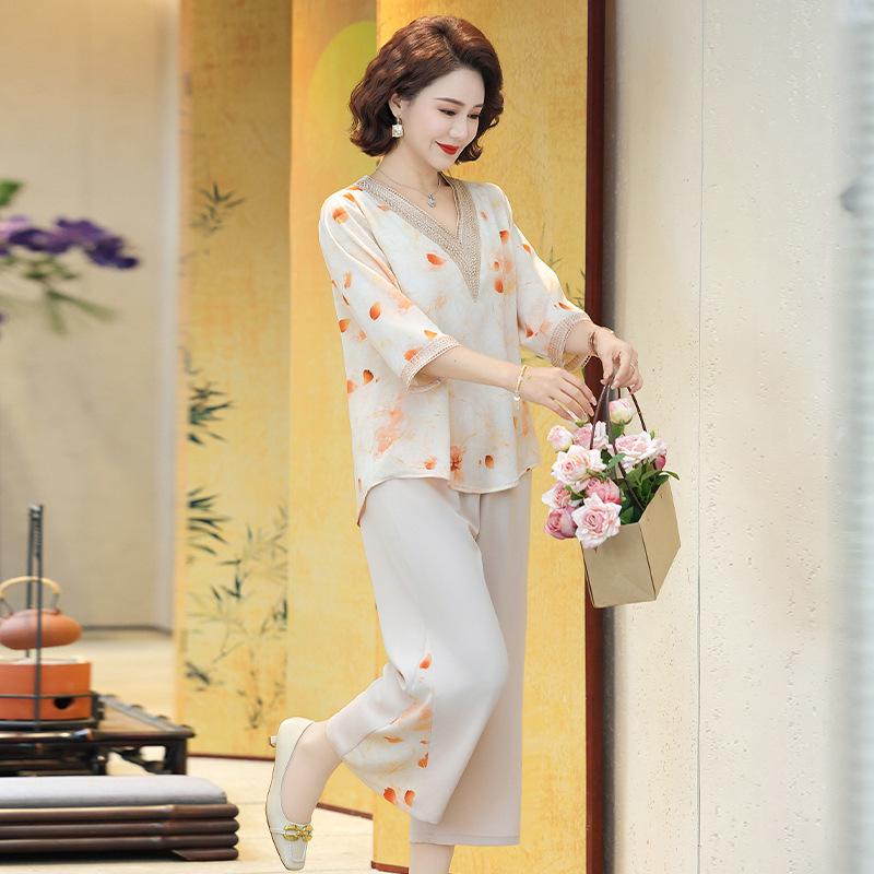 

Mom s Stylish Summer Casual Two-Piece Set: Flattering Top with Slimming Wide-Leg Pants for Middle-Aged and Elderly Women 5XL [Recommended for 145-160 pounds]