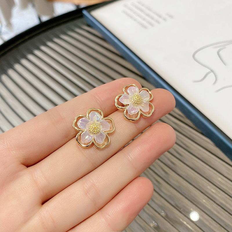 Summer Fairy Non-pierced Ear Clip Double-layer Hollow Shell Flower Clip on Earrings for Women Temperament Elegant Earrings