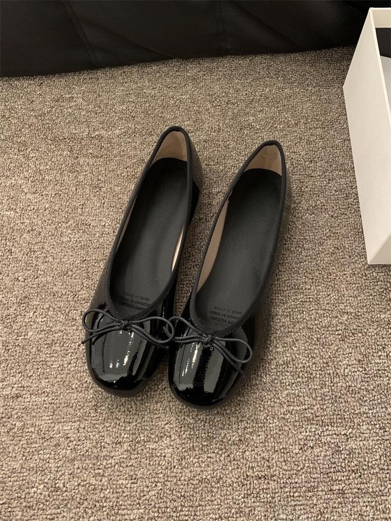 25 spring niche round head ballet shoes flat bow light mouth single shoes French retro patent leather small red shoes