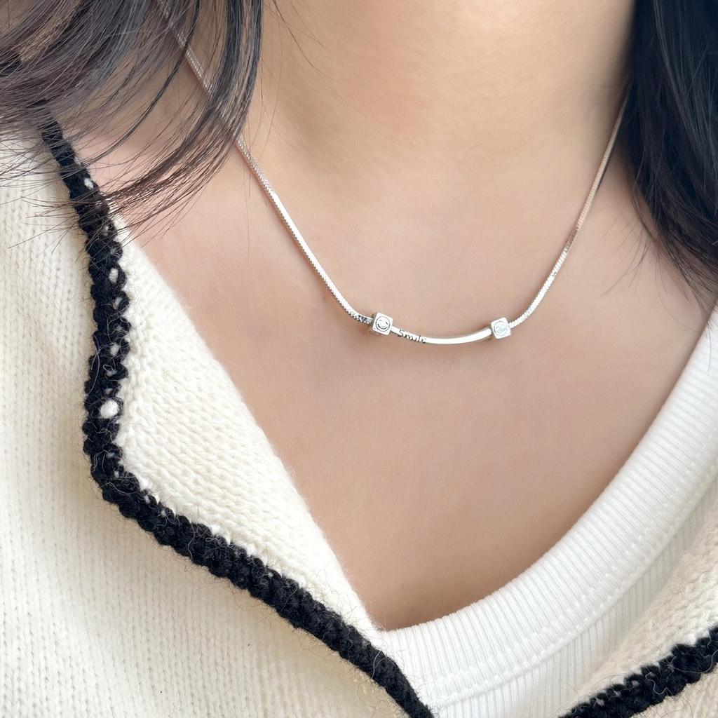 Vintage Square Smiley Face Pendant Necklace Women'S Light Luxury Smiling Style Accessories Collarbone Chain