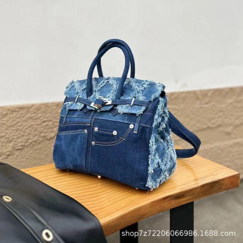 

Сумка-мессенджер через плечо из денима с игривым дизайном карманов - повседневная женская сумка цвета платины темно-синий