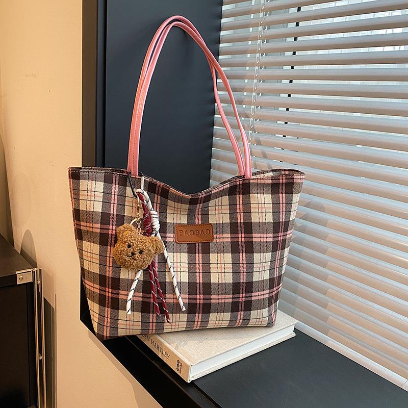 

Hand carry fashion casual tote bag women s new contrasting color beautiful fashion shoulder bag niche design messenger bag single package розовый