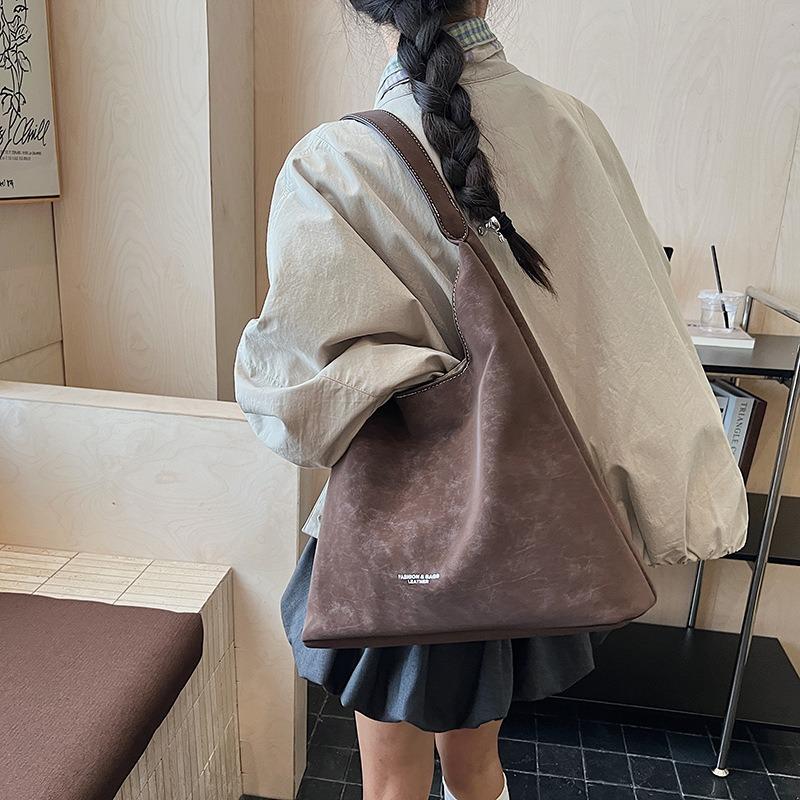 Autumn large-capacity portable commuter bag women's new pu bucket bag simple shoulder armpit bag