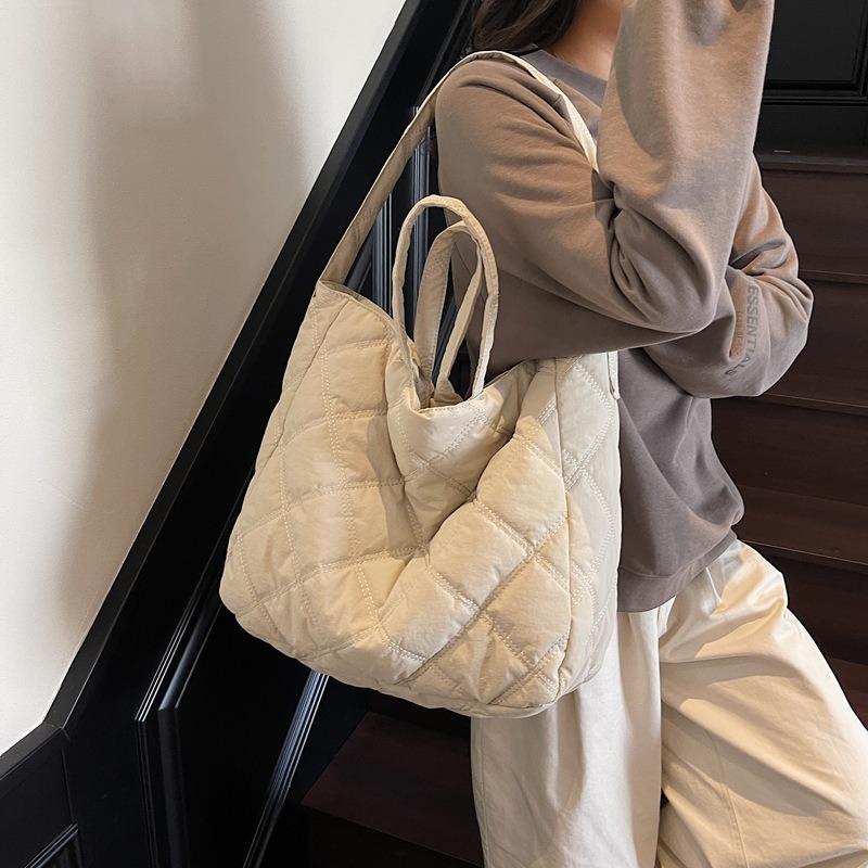 Rhombus Embroidered Thread Shoulder Bag Large Capacity Tote Bag Simple Versatile Shoulder Messenger Bag Fashionable Commuter Bag