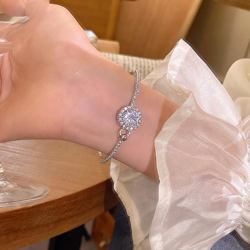 Exquisites Zirkonarmband für Damen – Herzschlag-Glanz, hochwertiges Geschenk für Freundinnen