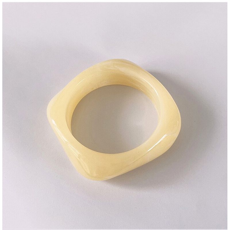 

Fashion Large Cube Sugar Crystal White Crystal Minimalist Niche Style Resin Bracelet Geometric Facet Stylish Cut Bracelet Beige [Inner Diameter 65mm]