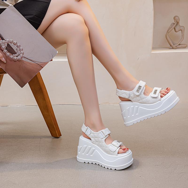 Summer new women's platform sandals 2025 open-toed small fragrant sandals solid color simple fashion Velcro tide