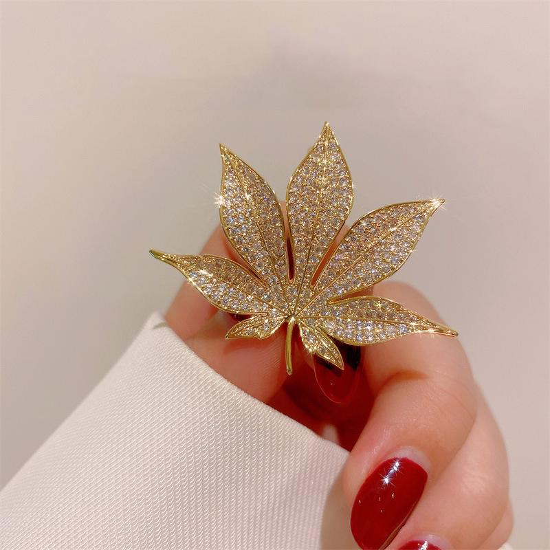 New Metal Maple Leaf Rhinestone Brooches For Women Fashion Elegant Versatile Clothing Accessories Safety Pins