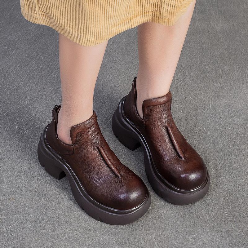 Jie Zhou Autumn/Winter 2025 Women's Retro Cowhide Short Boots - Solid Color, Back Zipper, Casual & Versatile.