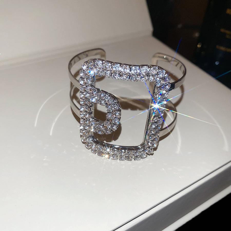 European and American diamond-encrusted flower hollow bracelet light luxury bracelet exquisite jewelry