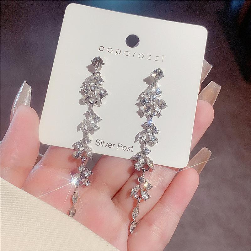 

Серебряная игла легкая роскошь круглое лицо тонкие серьги женские, бахрома сверкающий бриллиант лист гвоздики серьги темперамент преувеличенные серьги 925 silver needle