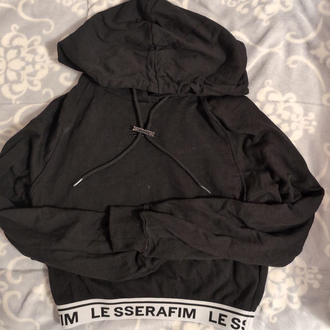 

[Б/У] Толстовка с капюшоном LE SSERAFIM, Размер M