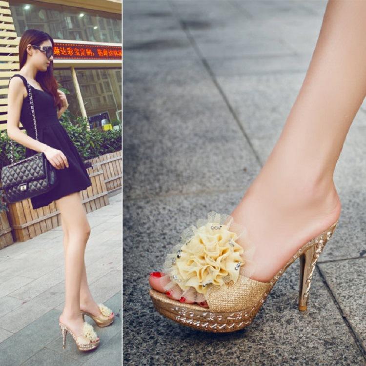 Fashion High-Heeled Shoes Lady Glitter Slides Square Heel Slippers Women Summer Fashion Low Peep Toe Flower Pantofle Jelly Block Luxury