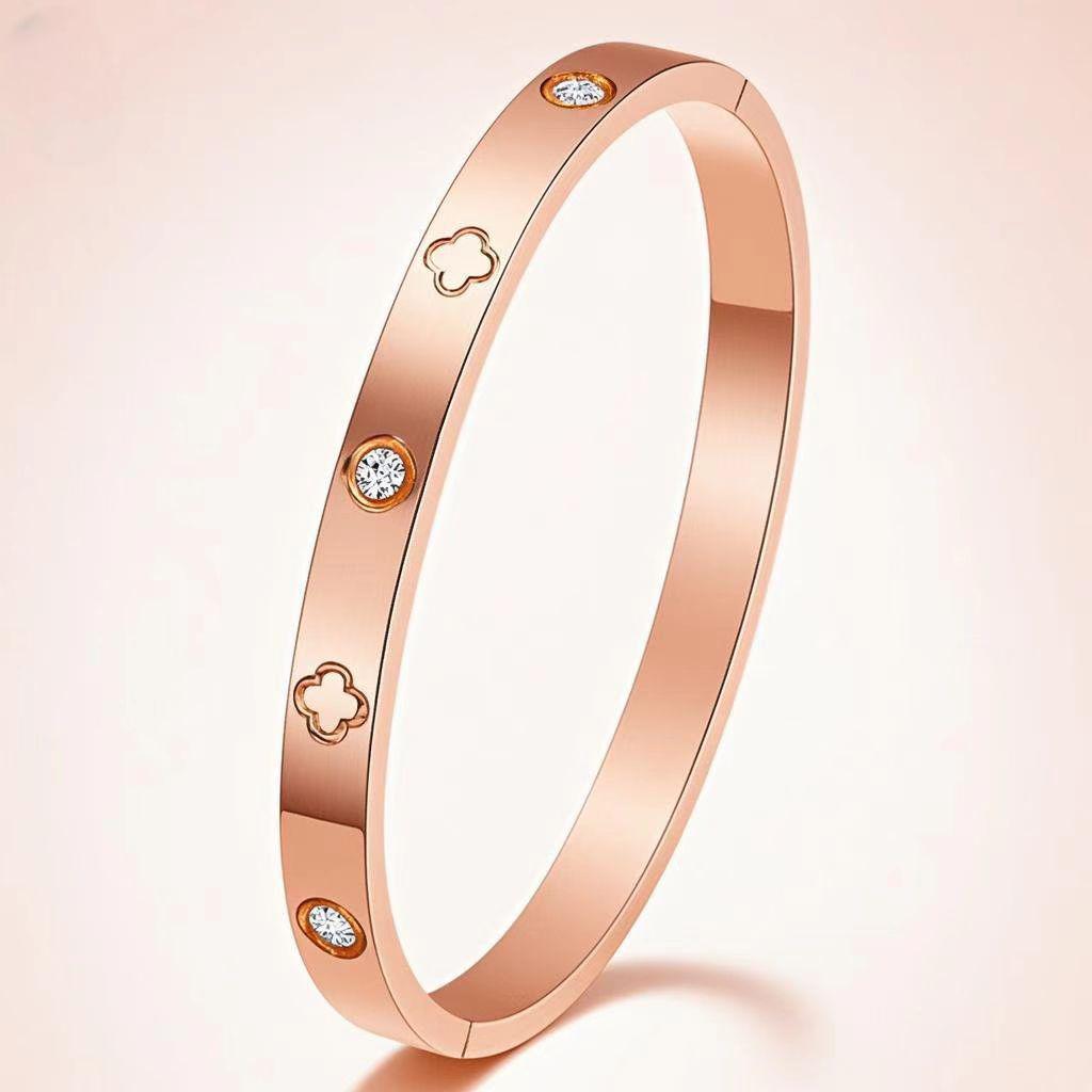 Women's Titanium Steel Four-Leaf Clover Bracelet - Elegant, Non-Fading, Fashionable Stainless Steel Jewelry