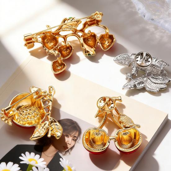 Oil Dripping Fruit Brooch Alloy Cherry Strawberry Banana Pomegranate Lapel Pin Sweater Cardigan Coat Business Suit Women Clothing Accessories