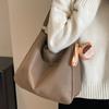 High End Niche Design Shoulder Bag for Women's New Commuter Tote Bag Fashionable and Versatile College Student Class Bag