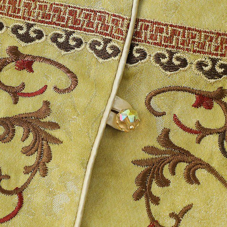 2026 Retro Chinese-Style Jacquard Vest for Mom: Sleeveless Shawl Top with Frog Buttons