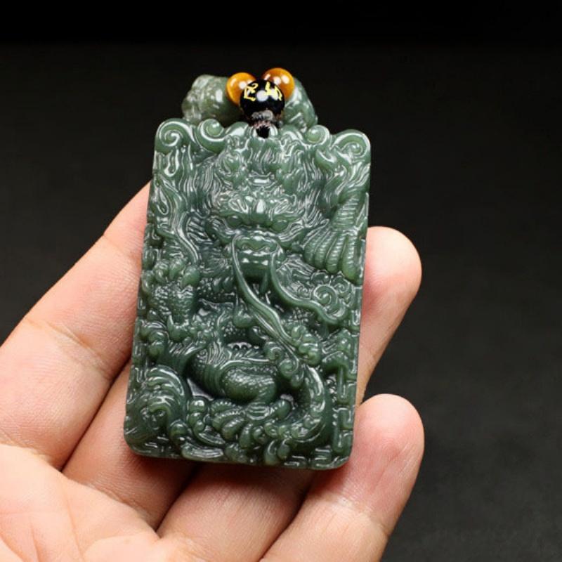 Natürliche Hetian Jade Drachen Anhänger Halskette, Grüne Qing Jade geschnitztes Tier Totem Amulett, Chinesischer Stil Jade Plakette für Männer Frauen