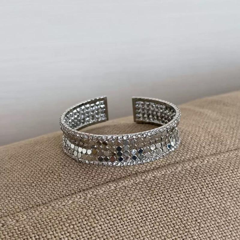 Exaggerated Diamond Inlaid Spider Open Bangle: Trendy High-End Fashion Jewelry for Women