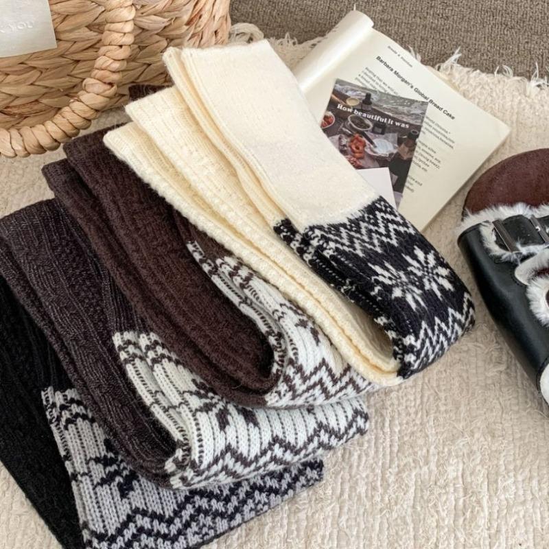 Fell Island Retro Knitted Layered Stockings for Women - Autumn/Winter Thick and Warm Grey Mid-Calf Leg Socks - Reindeer Snowflake Leg Covers