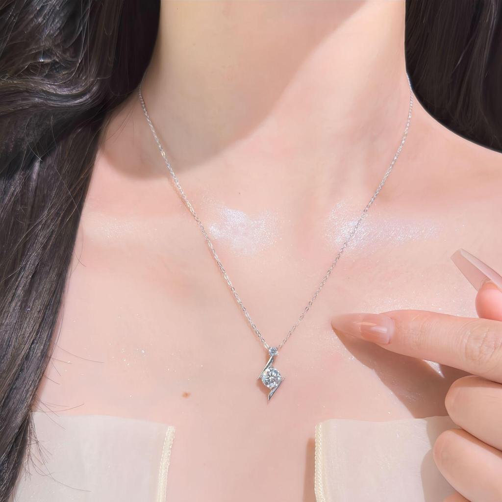 1CT S925 Sterling Silver Moissanite Necklace Lightning Star Pendant D VVS1 Ladies Exquisite Jewelry