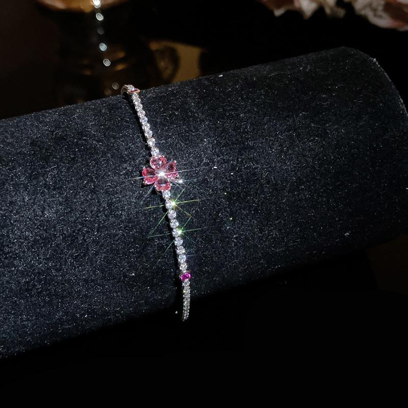 New super flash zircon flower bracelet fresh and sweet wind exquisite bracelet light luxury high-end versatile jewelry
