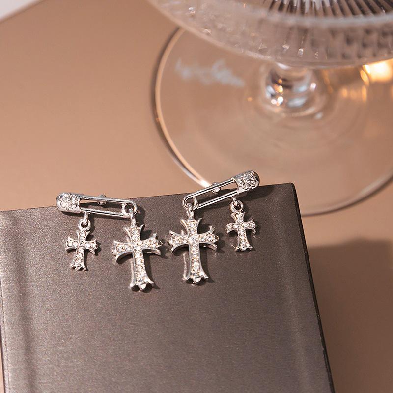 Silver Needle Korean Retro Cross Brooch Earrings: Light Luxury Fashion Ear Jewelry for Women