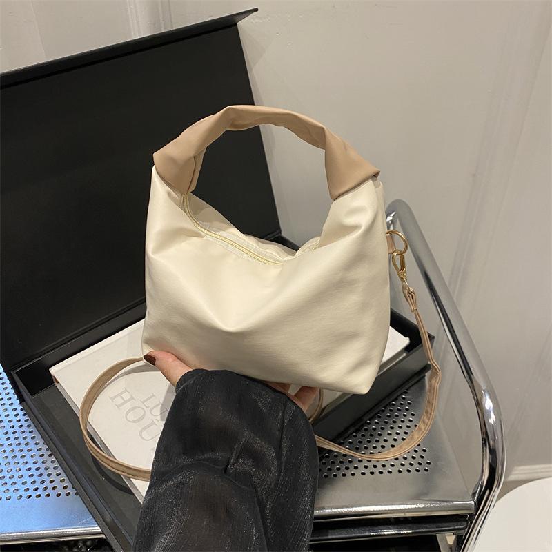 

Нишевый дизайн, зарубежный стиль, маленькая сумка, женская, 2025, новая, трендовая, модная, текстурная, универсальная, ins, портативная, на плечо, сумка-мессенджер