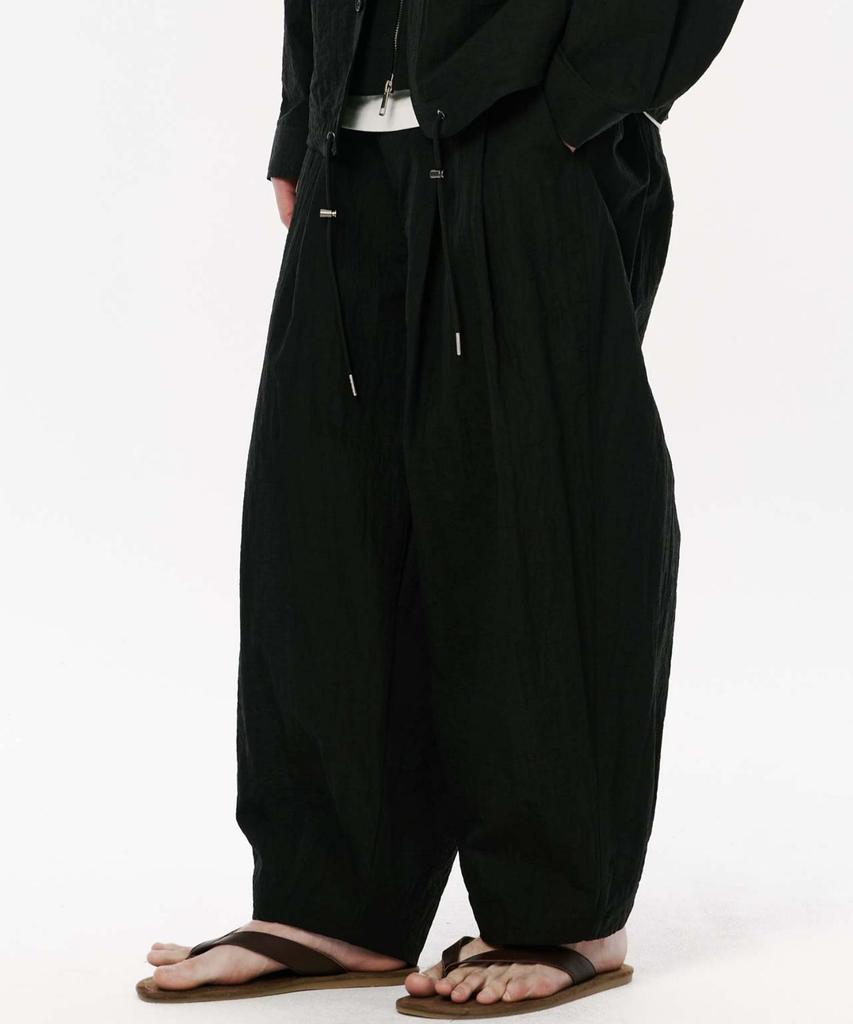 Kodeumopeu Balloon Fit Linen Texture Pants Black