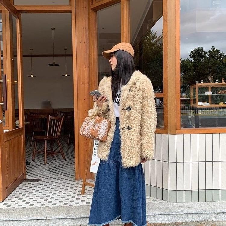 Women Winter Thickened Horn Button Lamb Wool Coat Fluffy Faux Fur Oversize Jacket