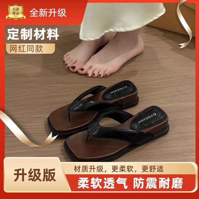 Internet celebrity explosion square head silver thick-soled flip-flops women's summer wear 2025 new non-slip beach cool slippers