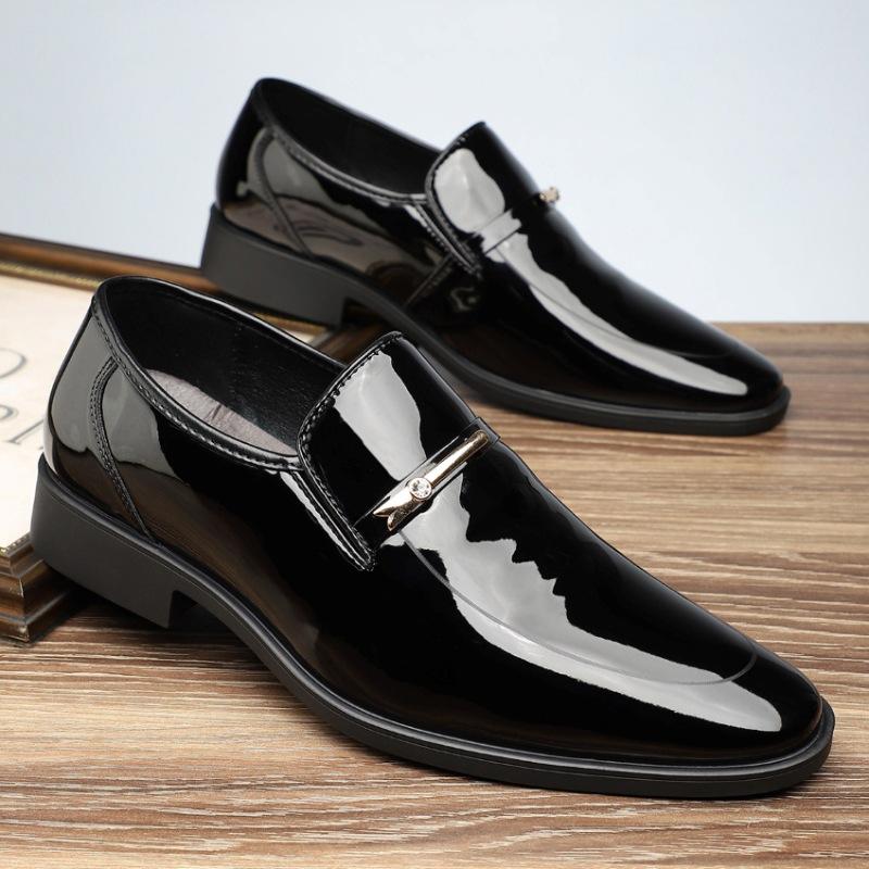 Fashion Luxury Designer Fahion New Pointed Glossy Black Brown Slip On Shoes For Men Casual Loafers Formal Dress Footwear Zapatos Hombre