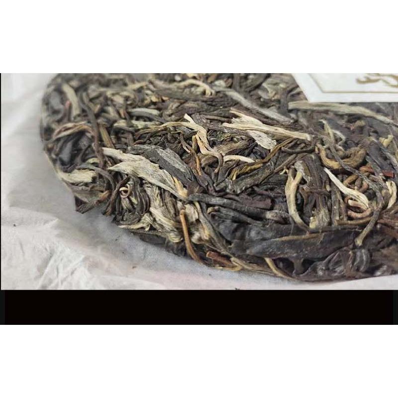 Yunnan 2022 Tea Iceland Laozhai First Spring Reserve Pu'er Raw Tea 357g Cake Tea