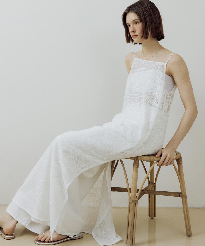 LUCIR ZU Puree Lace Sleeveless One-Piece (White)