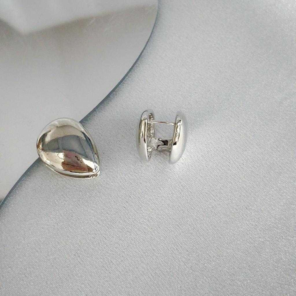Retro Minimalist Water Drop Stud Earrings, Ear Buckles, Temperament Women's Ins High-end Design, Versatile Earrings.