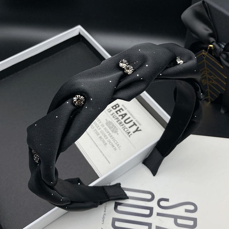 

Черная атласная повязка на голову с короной из страз: Женский оригинальный универсальный уличный аксессуар для волос чёрный